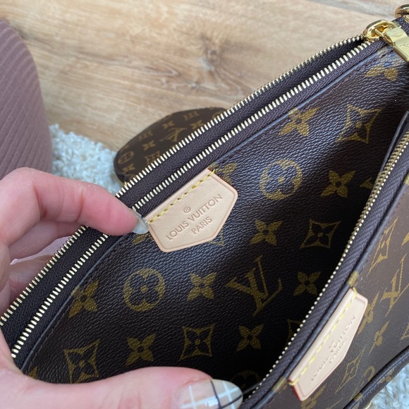 Louis Vuitton Pochette Accesoires - Picture 15 of 15